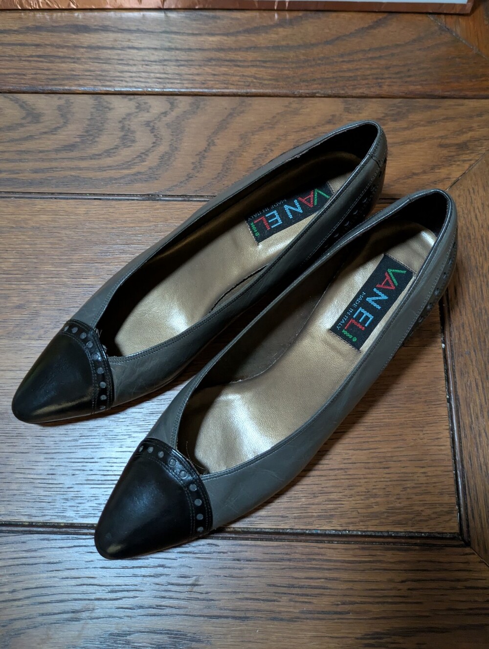 Vaneli Two-Tone Pointed Leather Pump in Gray and Black 7-1/2 N